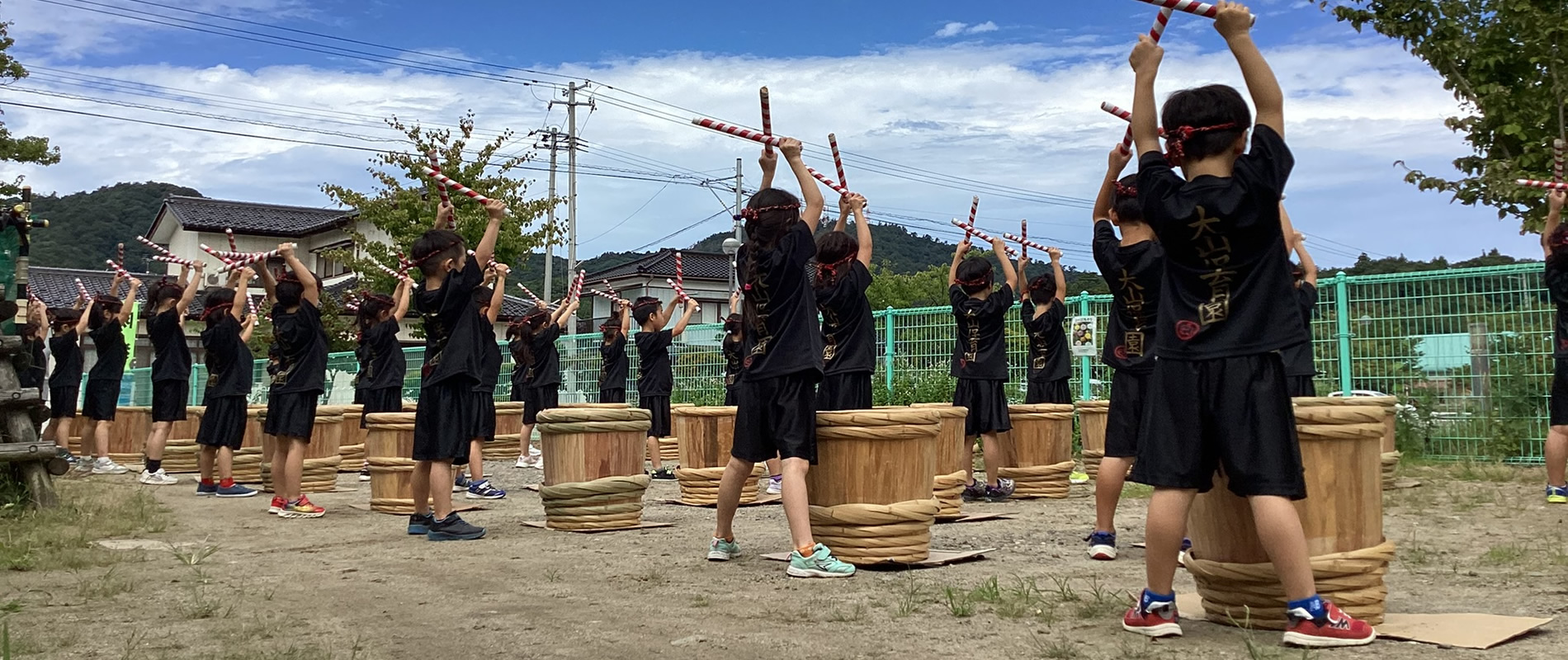 園の概要や様々な取り組みなどをご紹介いたします。